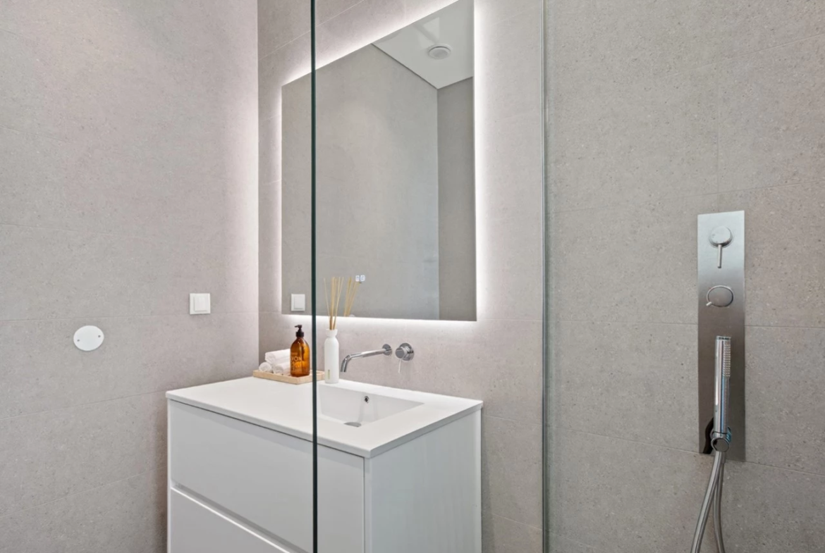Moradia T4 com Piscina, Jardim e Vista deslumbrante sobre o Mar