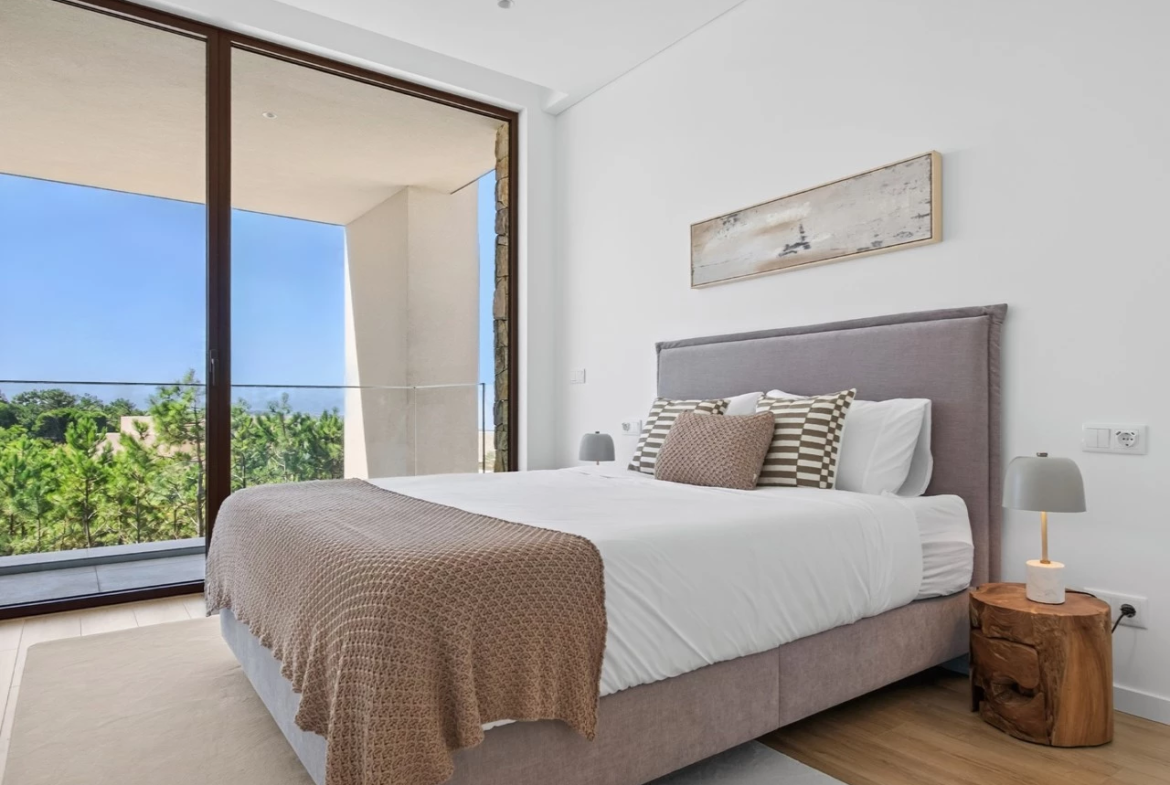 Moradia T4 com Piscina, Jardim e Vista deslumbrante sobre o Mar