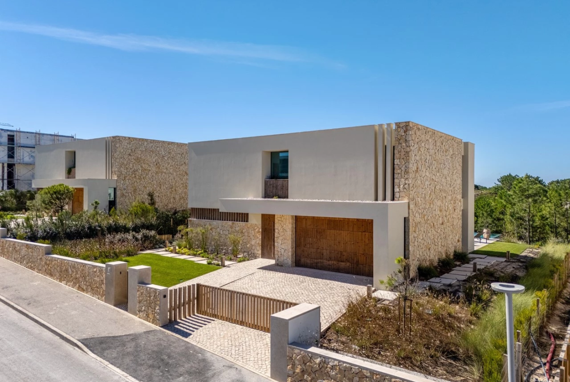 Moradia T4 com Piscina, Jardim e Vista deslumbrante sobre o Mar