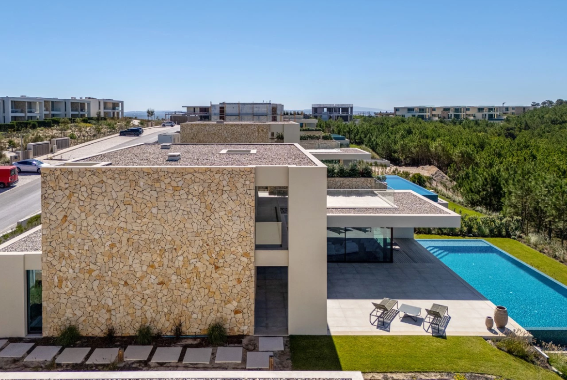 Moradia T4 com Piscina, Jardim e Vista deslumbrante sobre o Mar