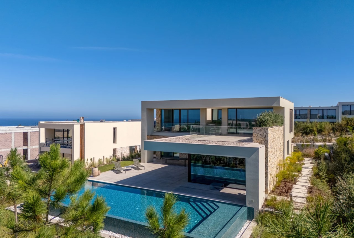 Moradia T4 com Piscina, Jardim e Vista deslumbrante sobre o Mar