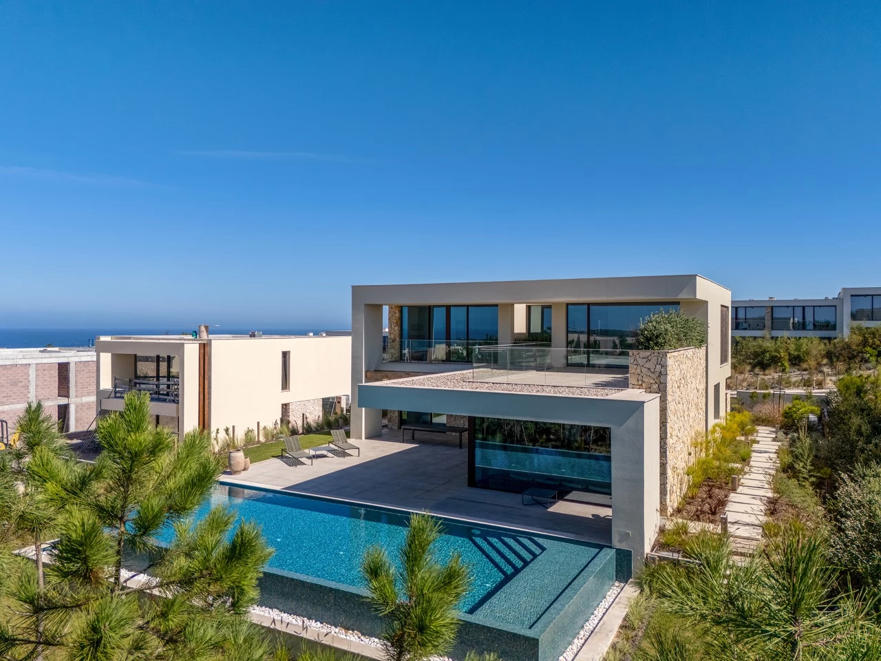 ID7b56da01-0000-0500-0000-00001a7611b8.jpg Moradia T4 com Piscina, Jardim e Vista deslumbrante sobre o Mar