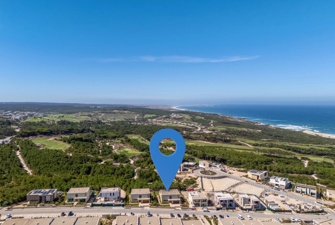 Moradia T4 com Piscina, Jardim e Vista deslumbrante sobre o Mar