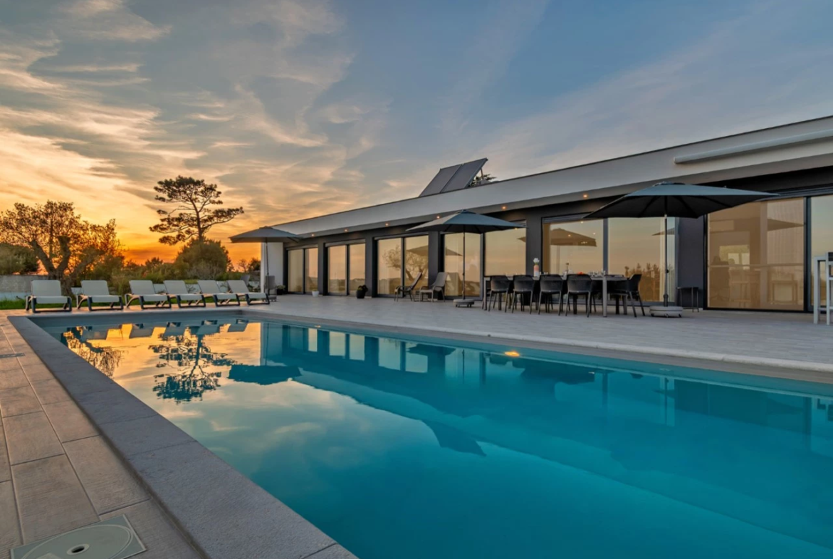 Moradia de luxo rodeada pela natureza inserida em 6920m² de terreno