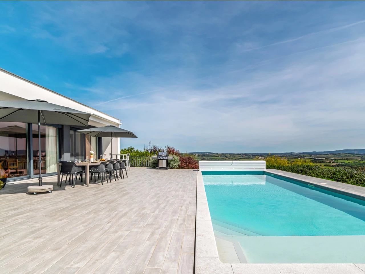 Moradia de luxo rodeada pela natureza inserida em 6920m² de terreno