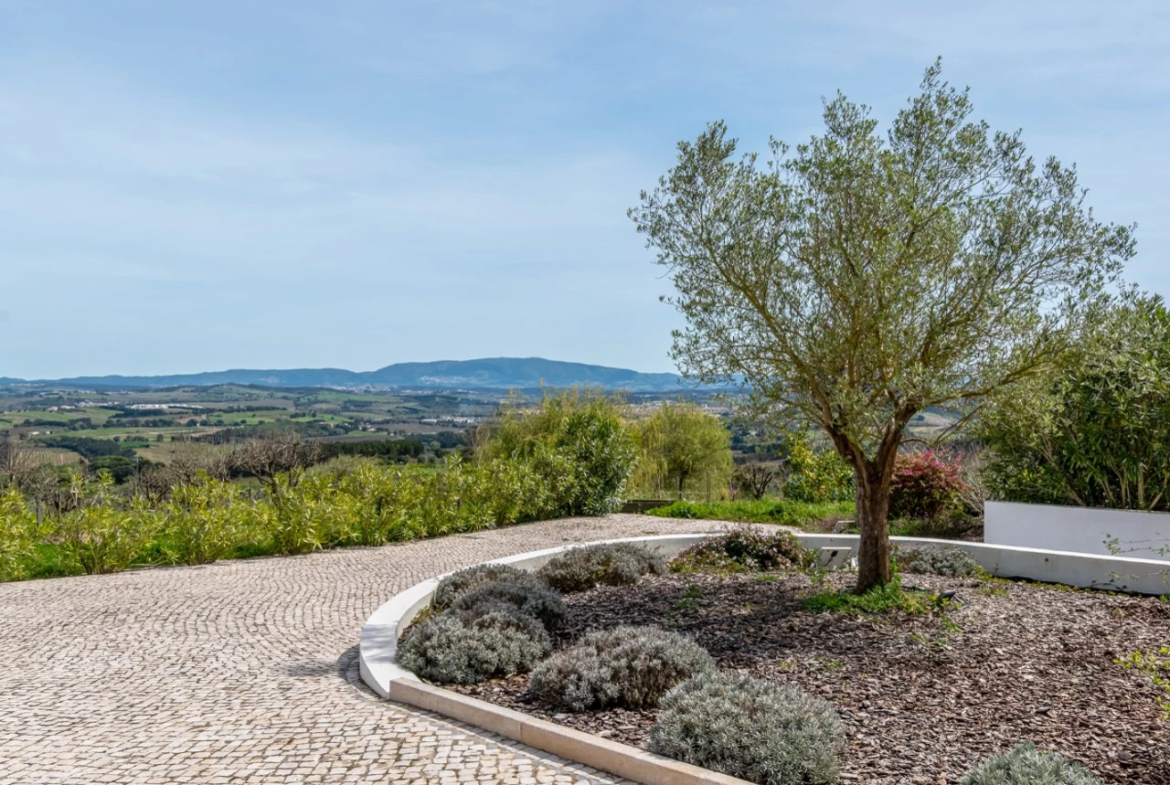 Moradia de luxo rodeada pela natureza inserida em 6920m² de terreno
