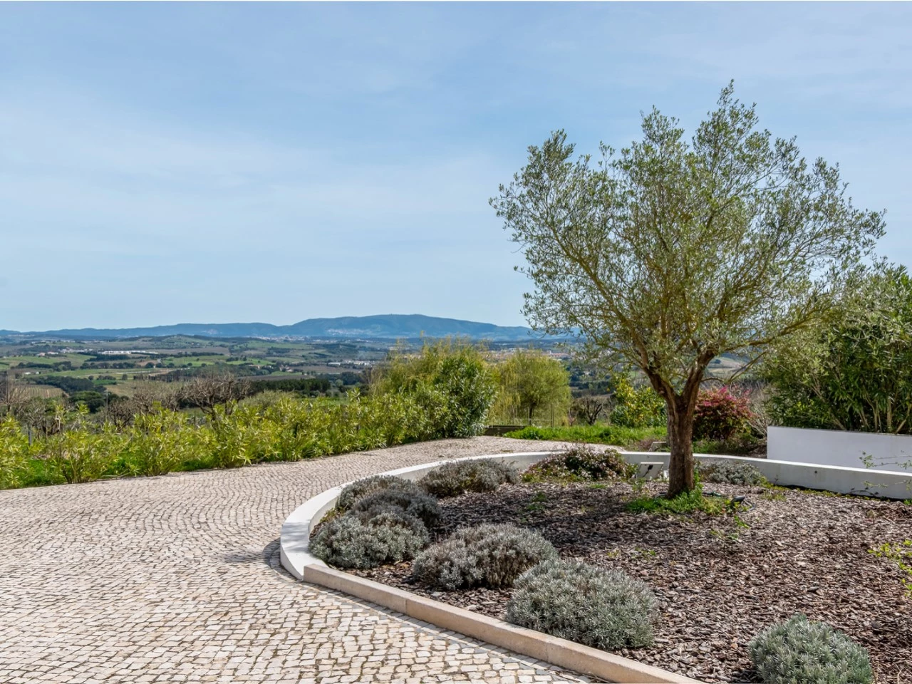 Moradia de luxo rodeada pela natureza inserida em 6920m² de terreno