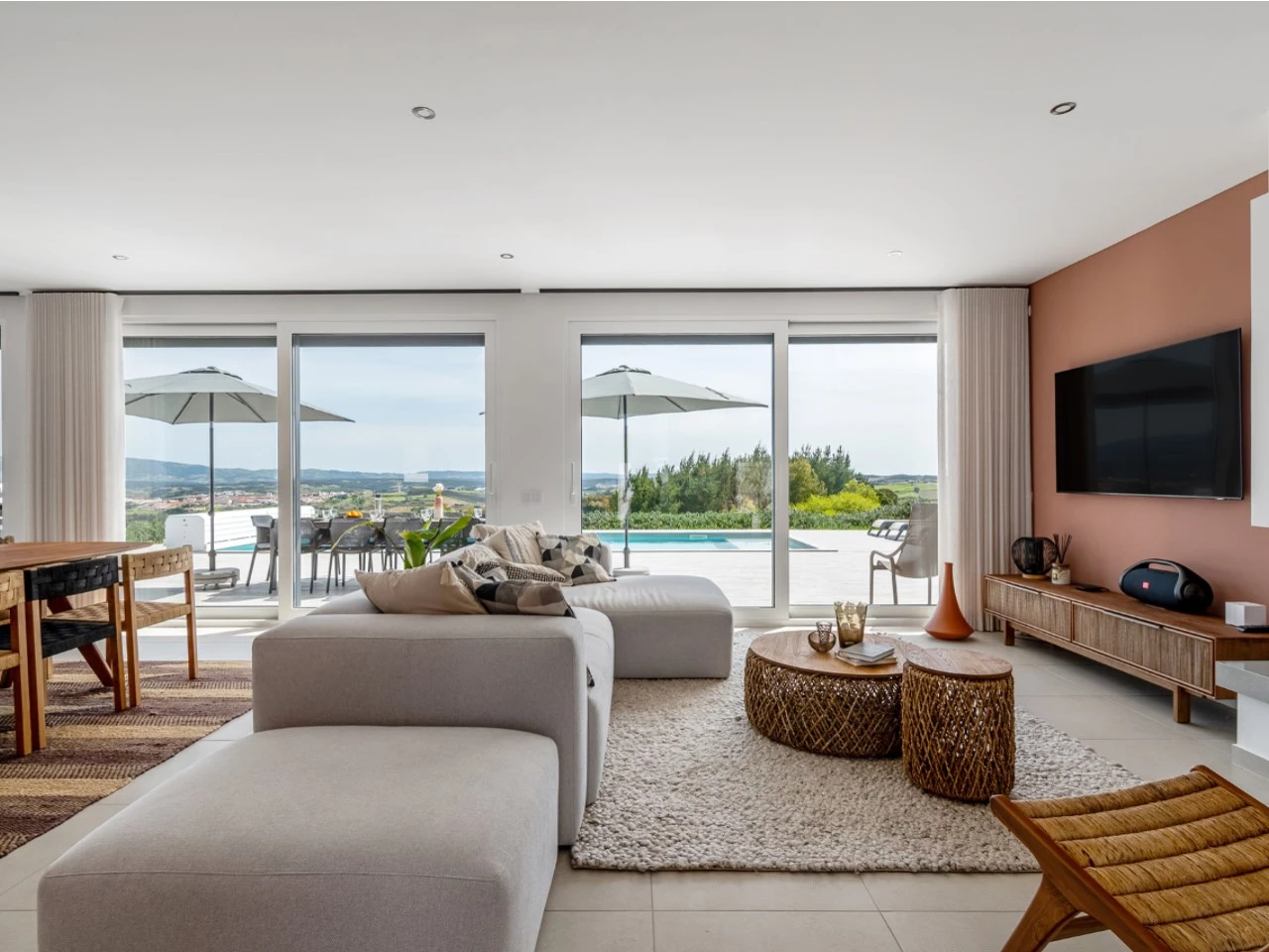 Moradia de luxo rodeada pela natureza inserida em 6920m² de terreno