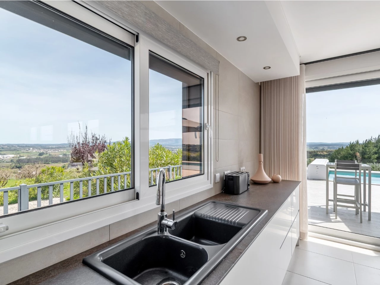 Moradia de luxo rodeada pela natureza inserida em 6920m² de terreno