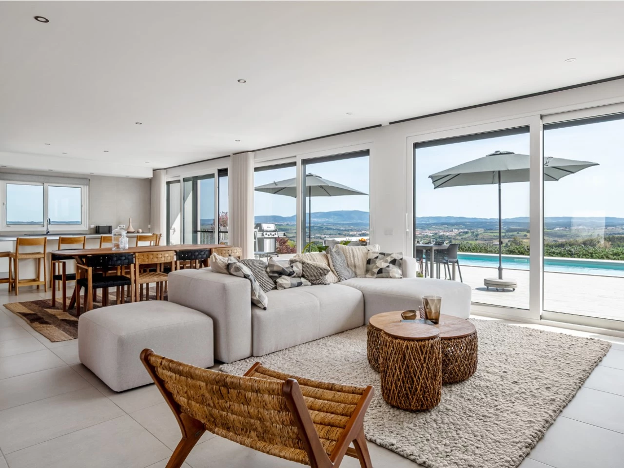 Moradia de luxo rodeada pela natureza inserida em 6920m² de terreno