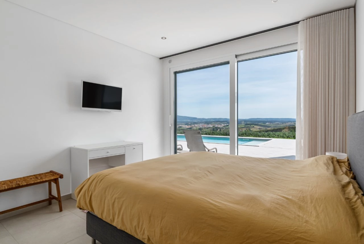 Moradia de luxo rodeada pela natureza inserida em 6920m² de terreno