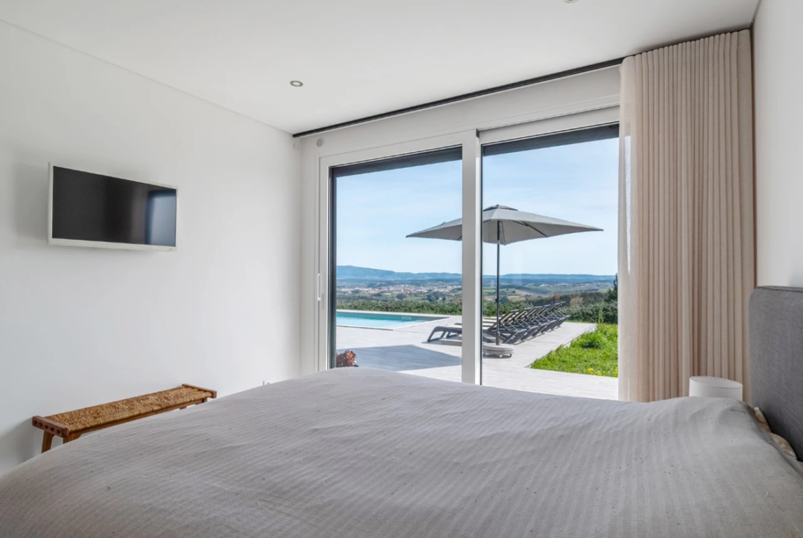 Moradia de luxo rodeada pela natureza inserida em 6920m² de terreno
