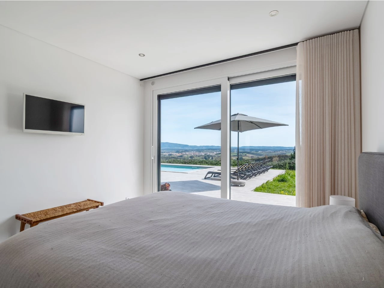Moradia de luxo rodeada pela natureza inserida em 6920m² de terreno
