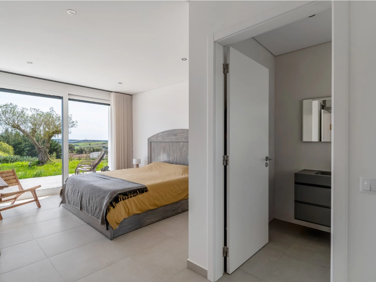 Moradia de luxo rodeada pela natureza inserida em 6920m² de terreno