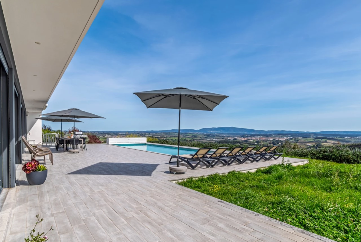 Moradia de luxo rodeada pela natureza inserida em 6920m² de terreno