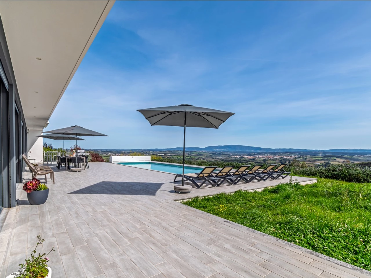 Moradia de luxo rodeada pela natureza inserida em 6920m² de terreno