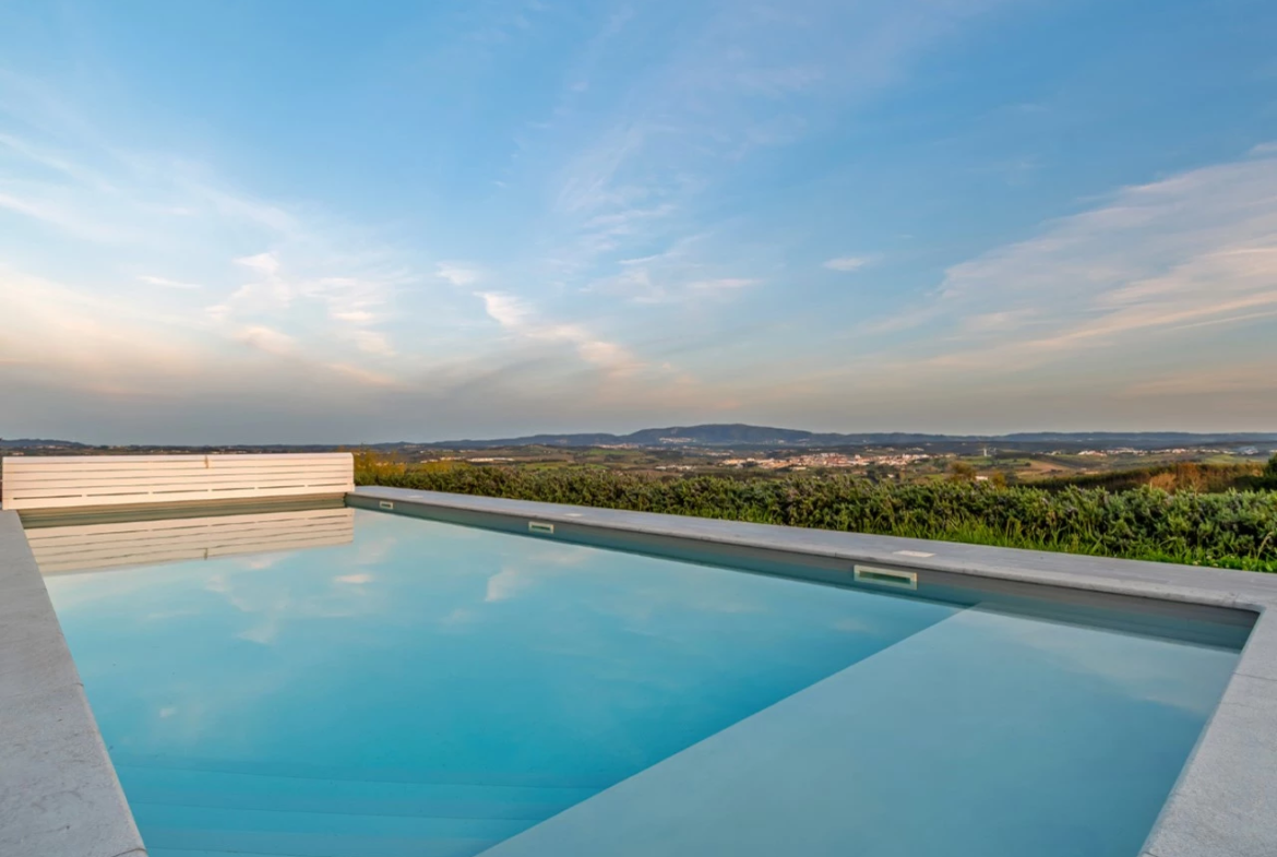 Moradia de luxo rodeada pela natureza inserida em 6920m² de terreno