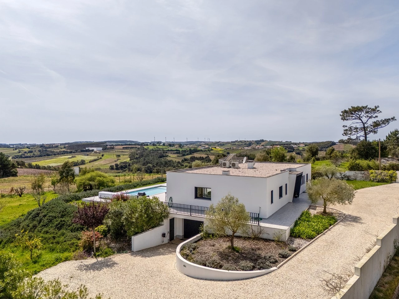 Moradia de luxo rodeada pela natureza inserida em 6920m² de terreno