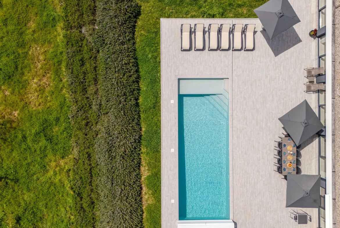Moradia de luxo rodeada pela natureza inserida em 6920m² de terreno
