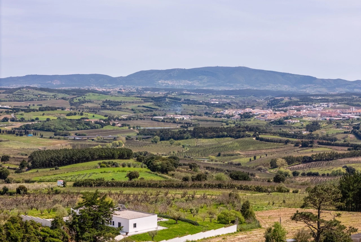 Moradia de luxo rodeada pela natureza inserida em 6920m² de terreno