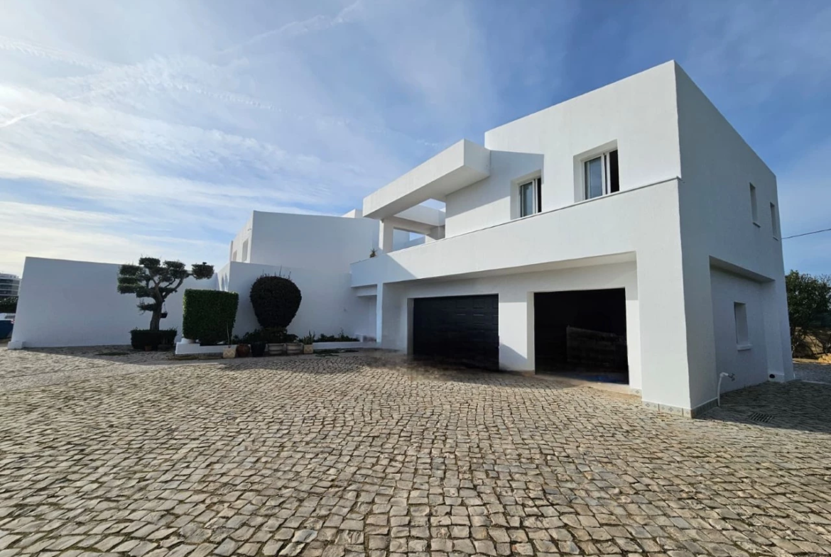 Moradia com 6 quartos, 5.200 m² de terreno e vista mar em Quarteira