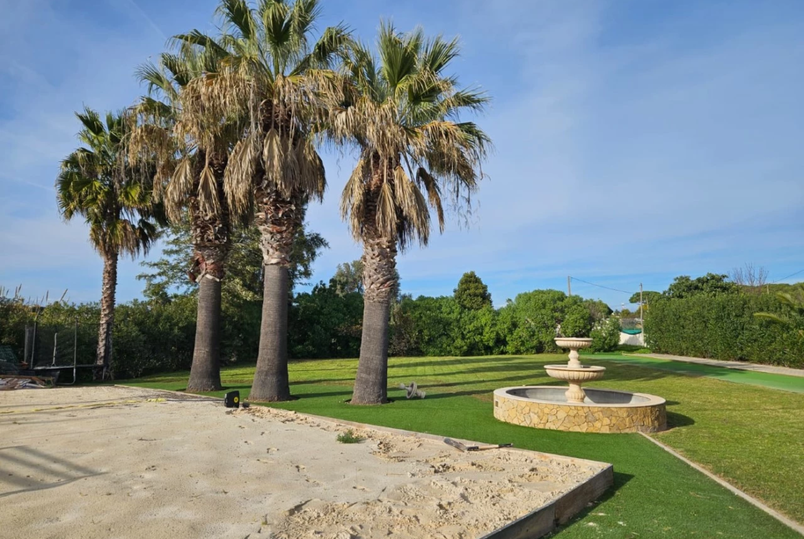 Moradia com 6 quartos, 5.200 m² de terreno e vista mar em Quarteira