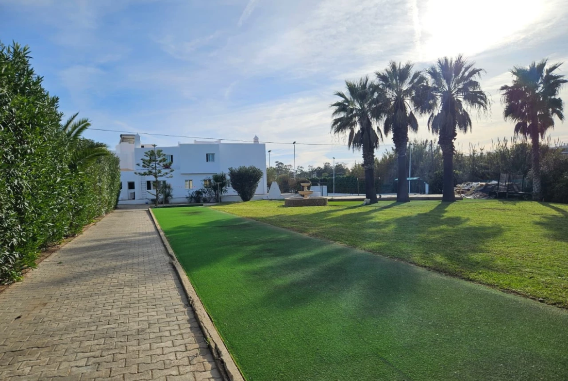 Moradia com 6 quartos, 5.200 m² de terreno e vista mar em Quarteira