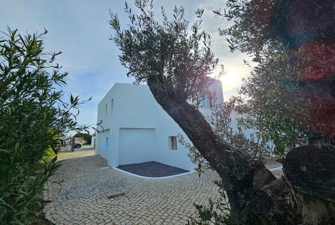 Moradia com 6 quartos, 5.200 m² de terreno e vista mar em Quarteira