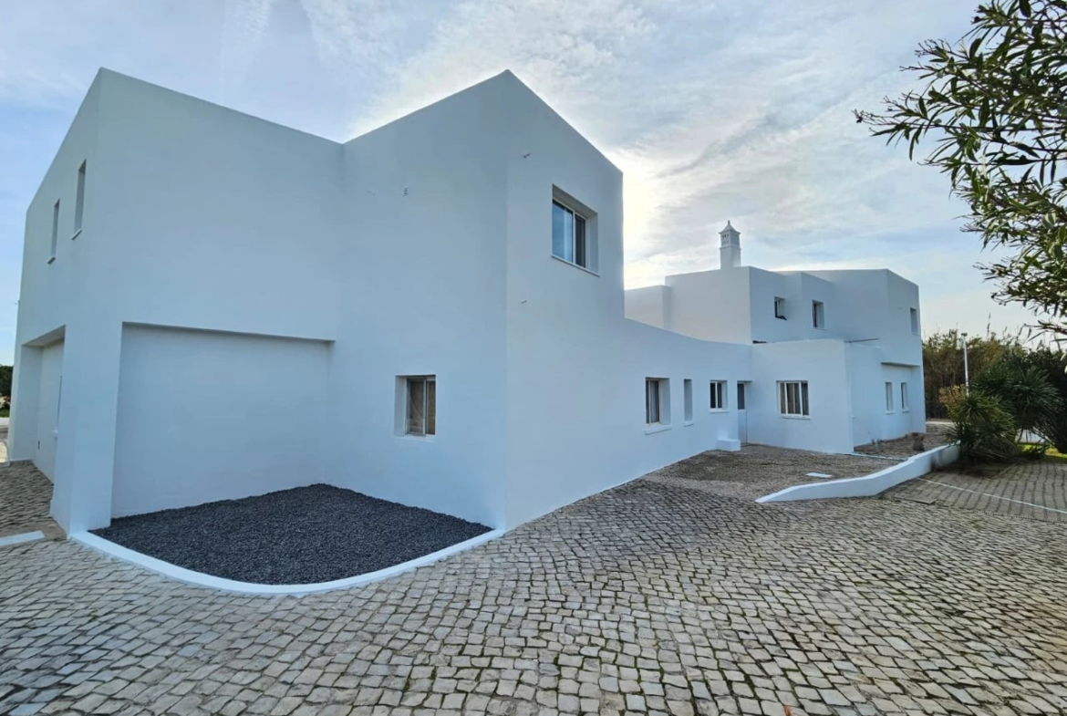 Moradia com 6 quartos, 5.200 m² de terreno e vista mar em Quarteira