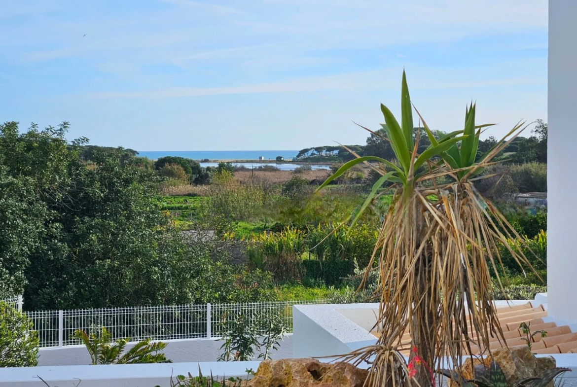 Moradia com 6 quartos, 5.200 m² de terreno e vista mar em Quarteira
