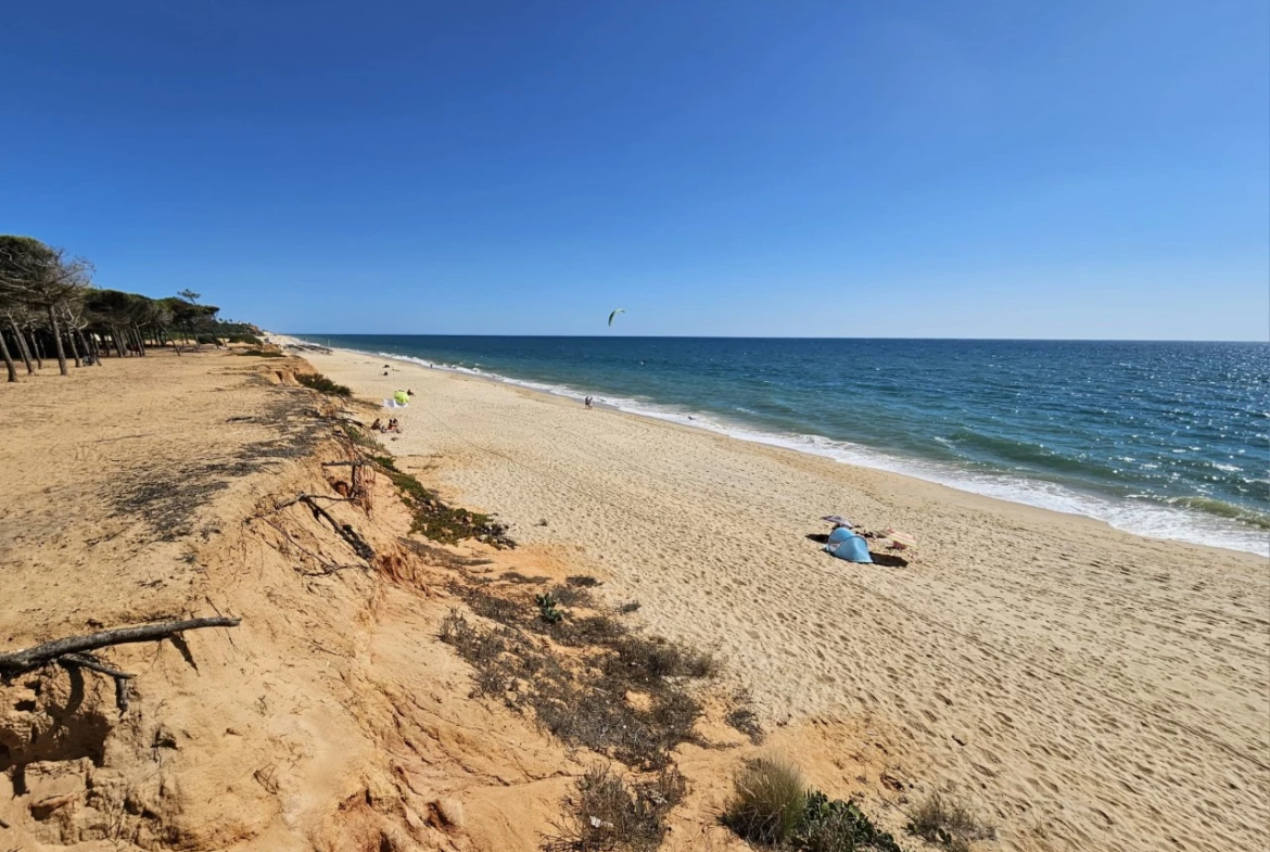 Moradia com 6 quartos, 5.200 m² de terreno e vista mar em Quarteira