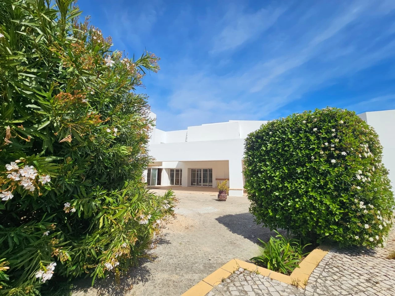 Moradia com 6 quartos, 5.200 m² de terreno e vista mar em Quarteira