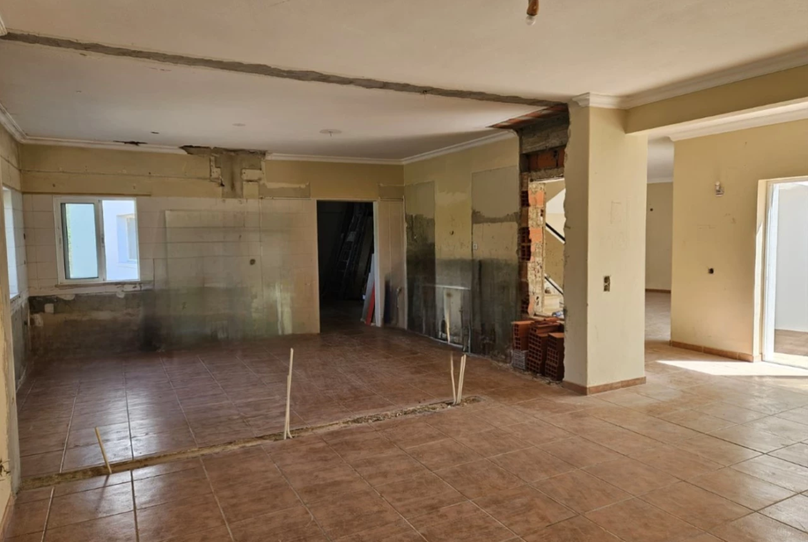 Moradia com 6 quartos, 5.200 m² de terreno e vista mar em Quarteira