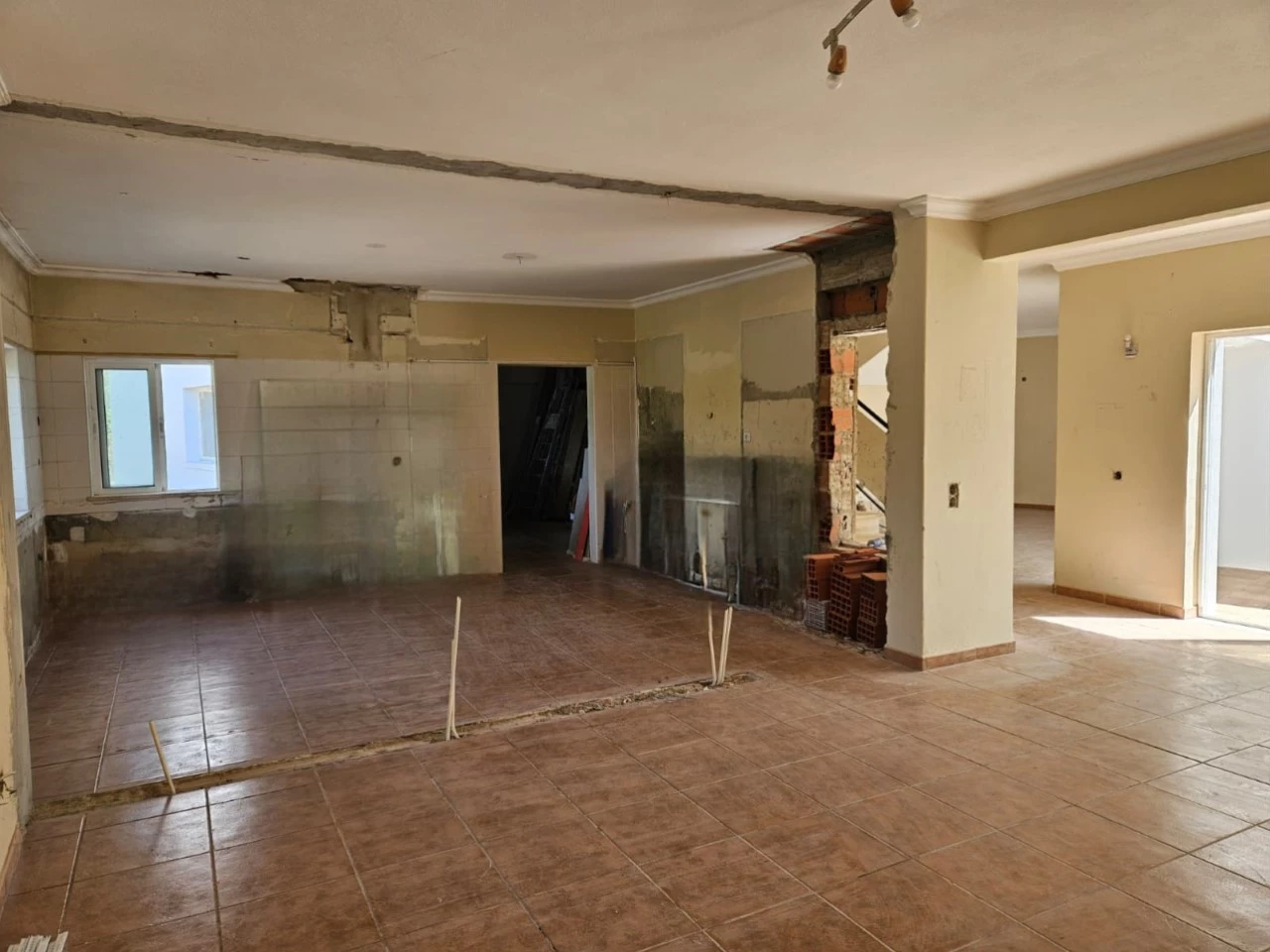 Moradia com 6 quartos, 5.200 m² de terreno e vista mar em Quarteira
