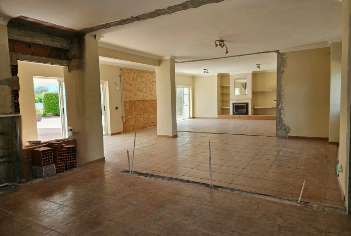 Moradia com 6 quartos, 5.200 m² de terreno e vista mar em Quarteira