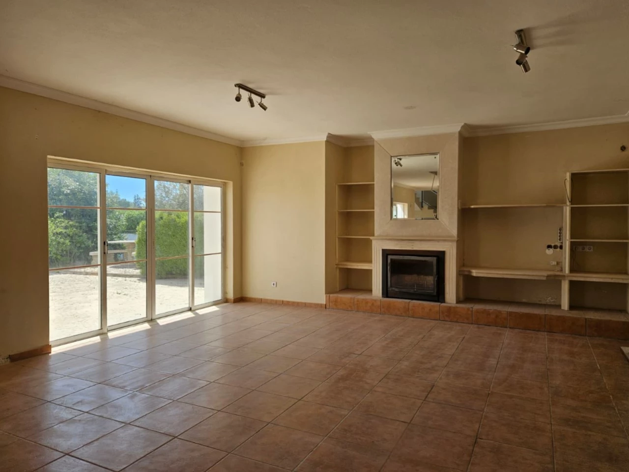 Moradia com 6 quartos, 5.200 m² de terreno e vista mar em Quarteira