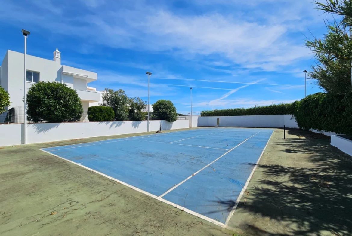 Moradia com 6 quartos, 5.200 m² de terreno e vista mar em Quarteira