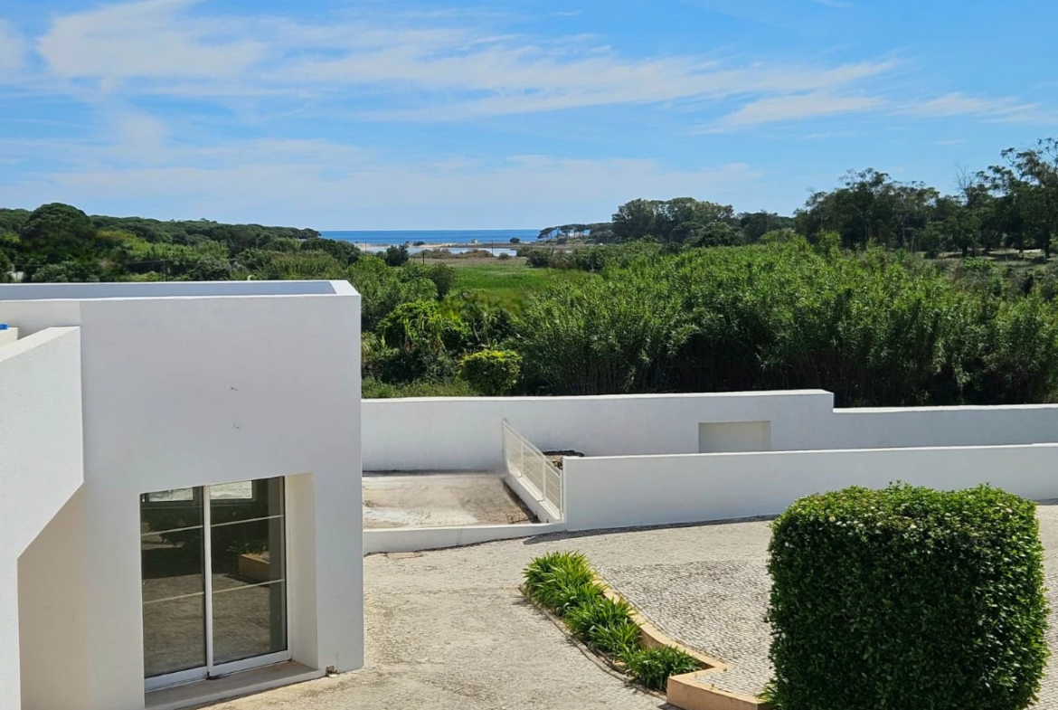 Moradia com 6 quartos, 5.200 m² de terreno e vista mar em Quarteira