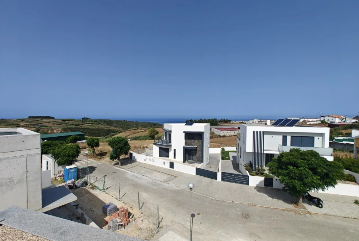 Moradia exclusiva T4 com Piscina – Perto das melhores Praias da Costa Prata