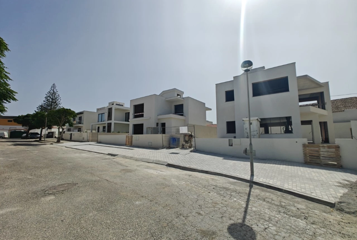 Moradia exclusiva T4 com Piscina – Perto das melhores Praias da Costa Prata
