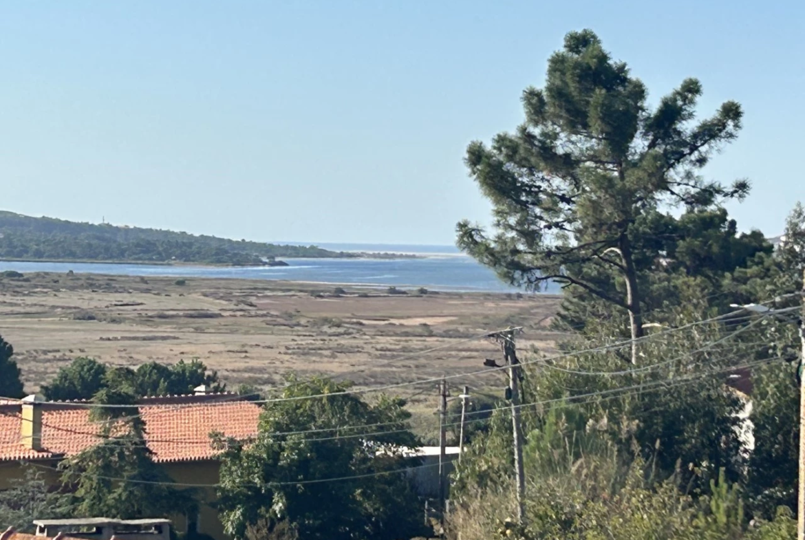 Moradia térrea com vista para a Lagoa de Óbidos e o mar