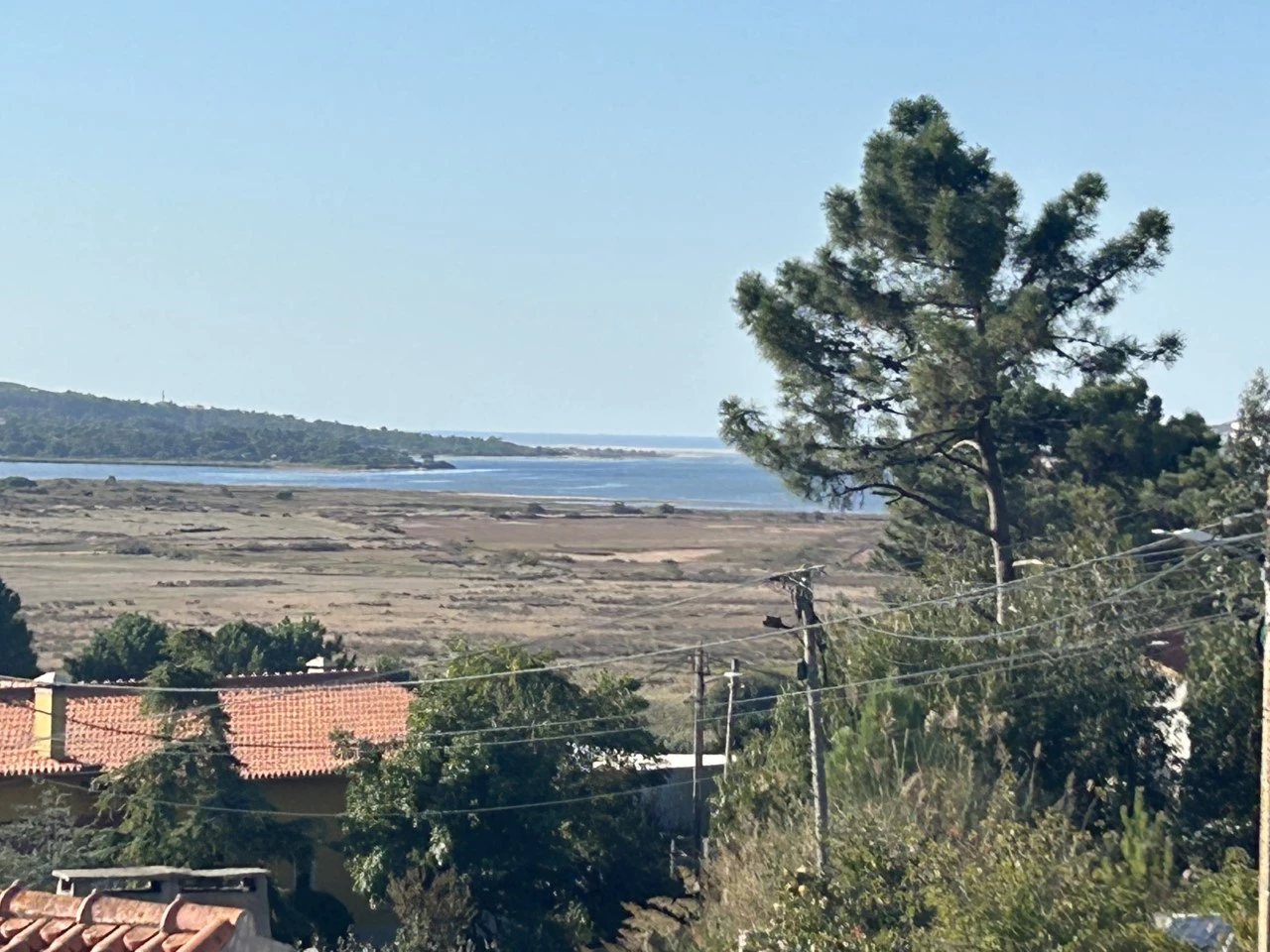 Moradia térrea com vista para a Lagoa de Óbidos e o mar