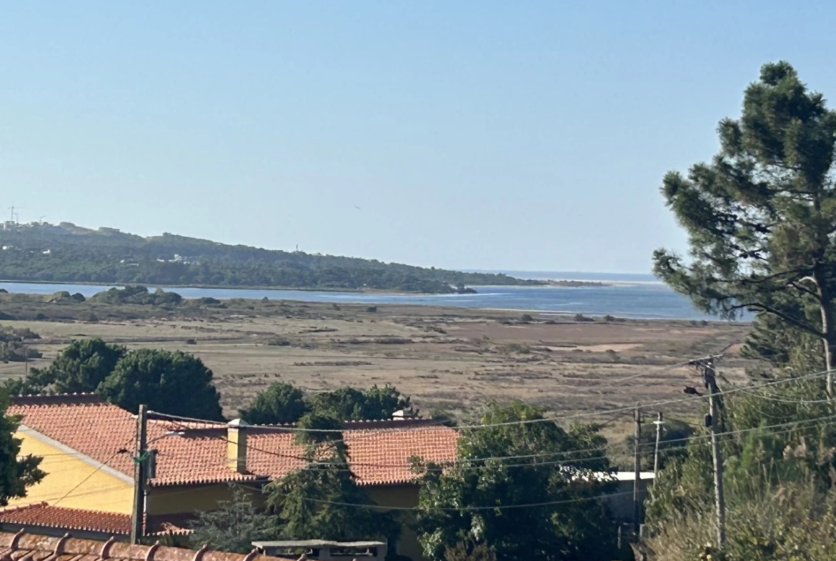 Moradia térrea com vista para a Lagoa de Óbidos e o mar