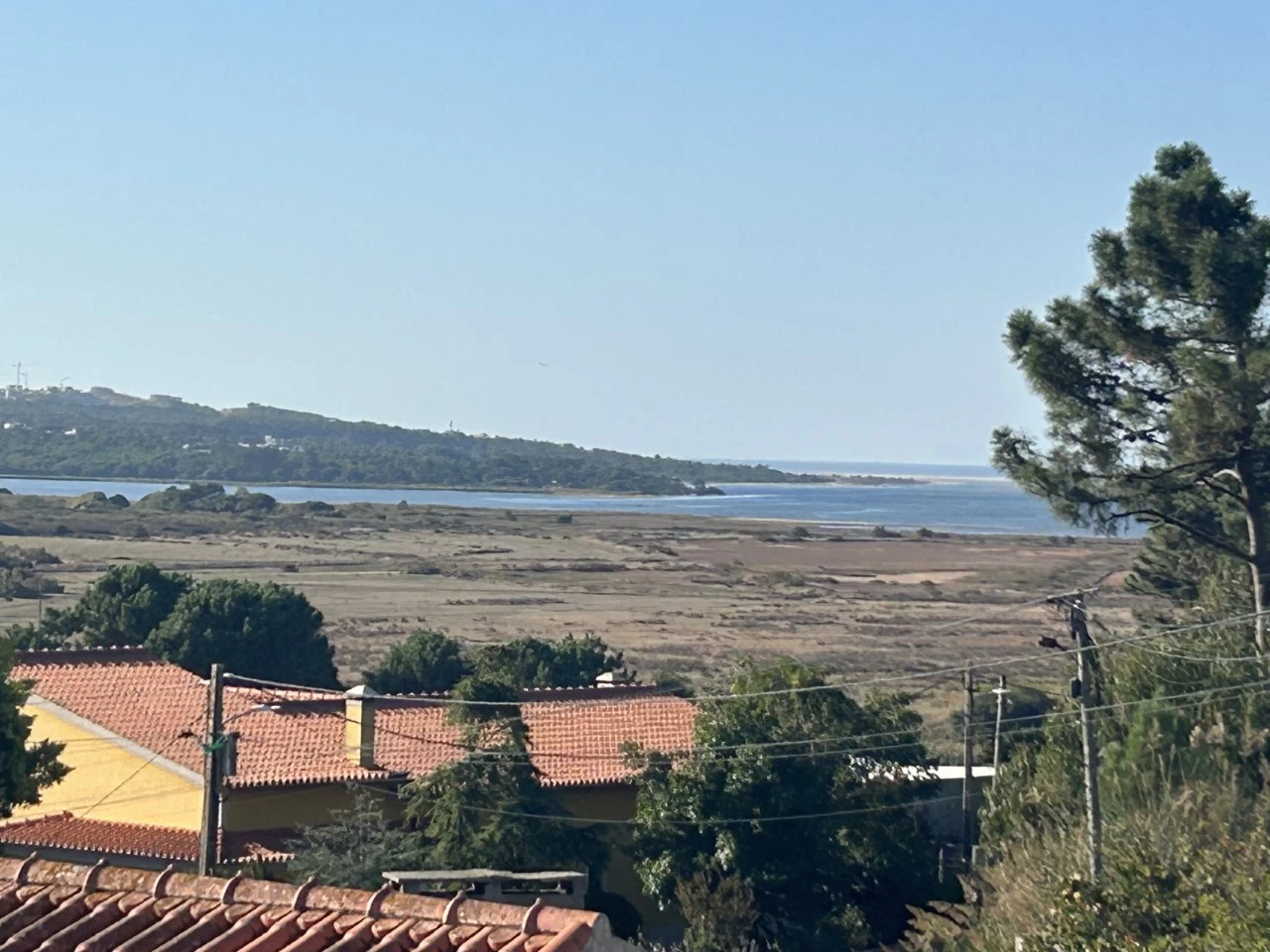 Moradia térrea com vista para a Lagoa de Óbidos e o mar