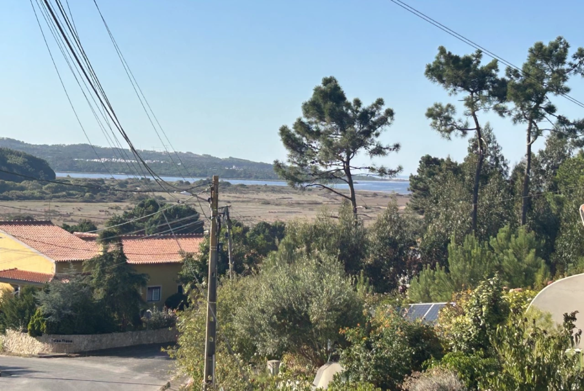 Moradia térrea com vista para a Lagoa de Óbidos e o mar