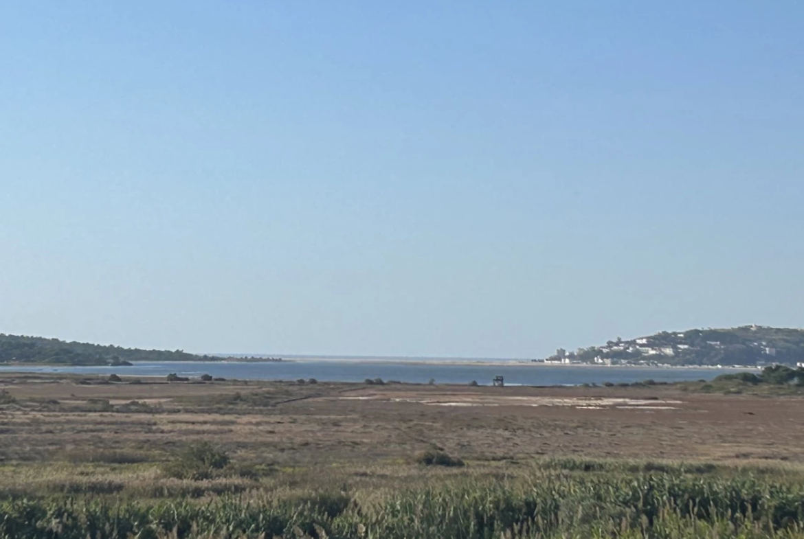 Moradia térrea com vista para a Lagoa de Óbidos e o mar