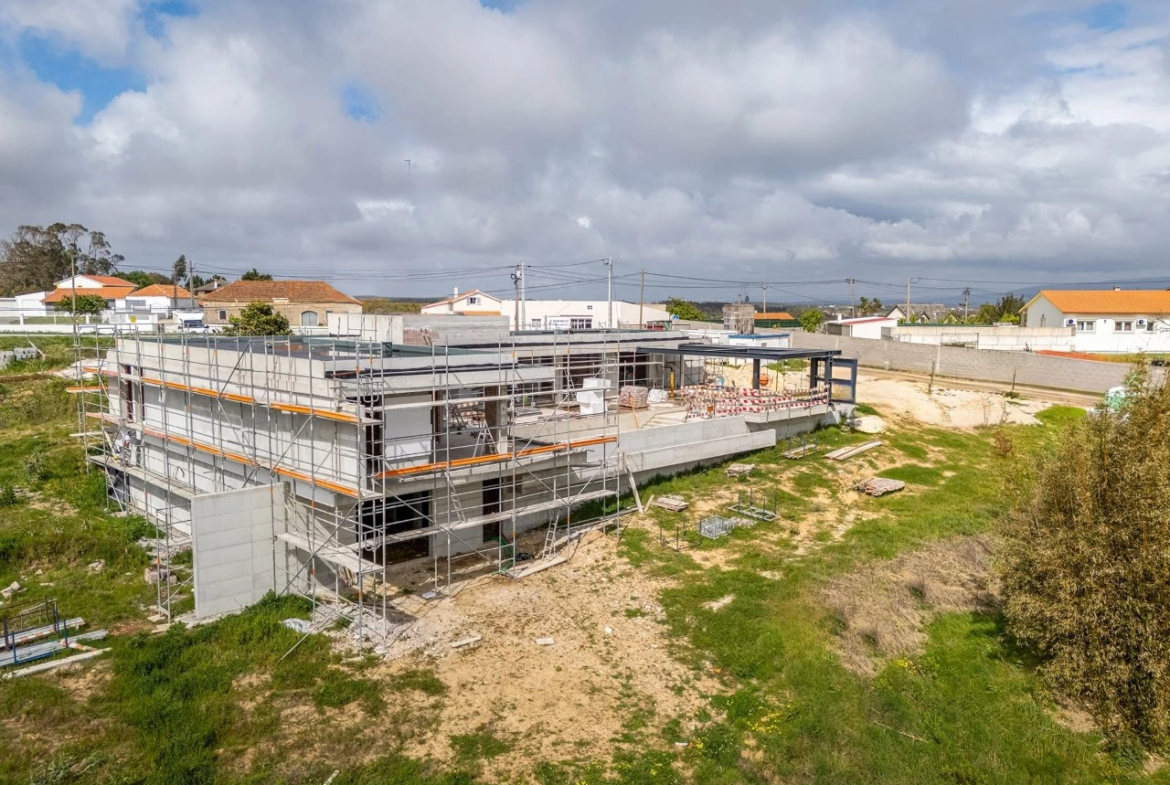 Moradia de luxo rodeada por natureza e a poucos minutos das praias