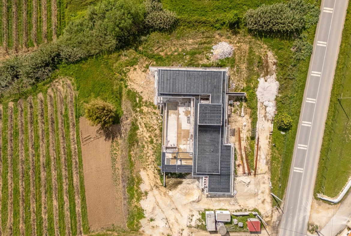 Moradia de luxo rodeada por natureza e a poucos minutos das praias