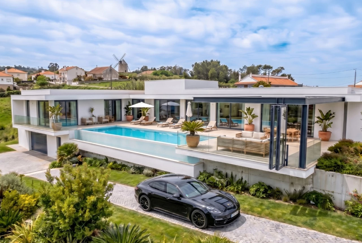 Moradia de luxo rodeada por natureza e a poucos minutos das praias