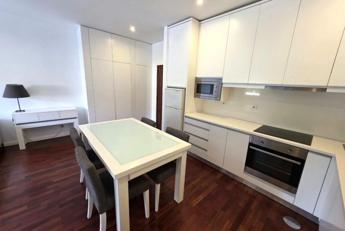 Apartamento renovado na Foz do Douro